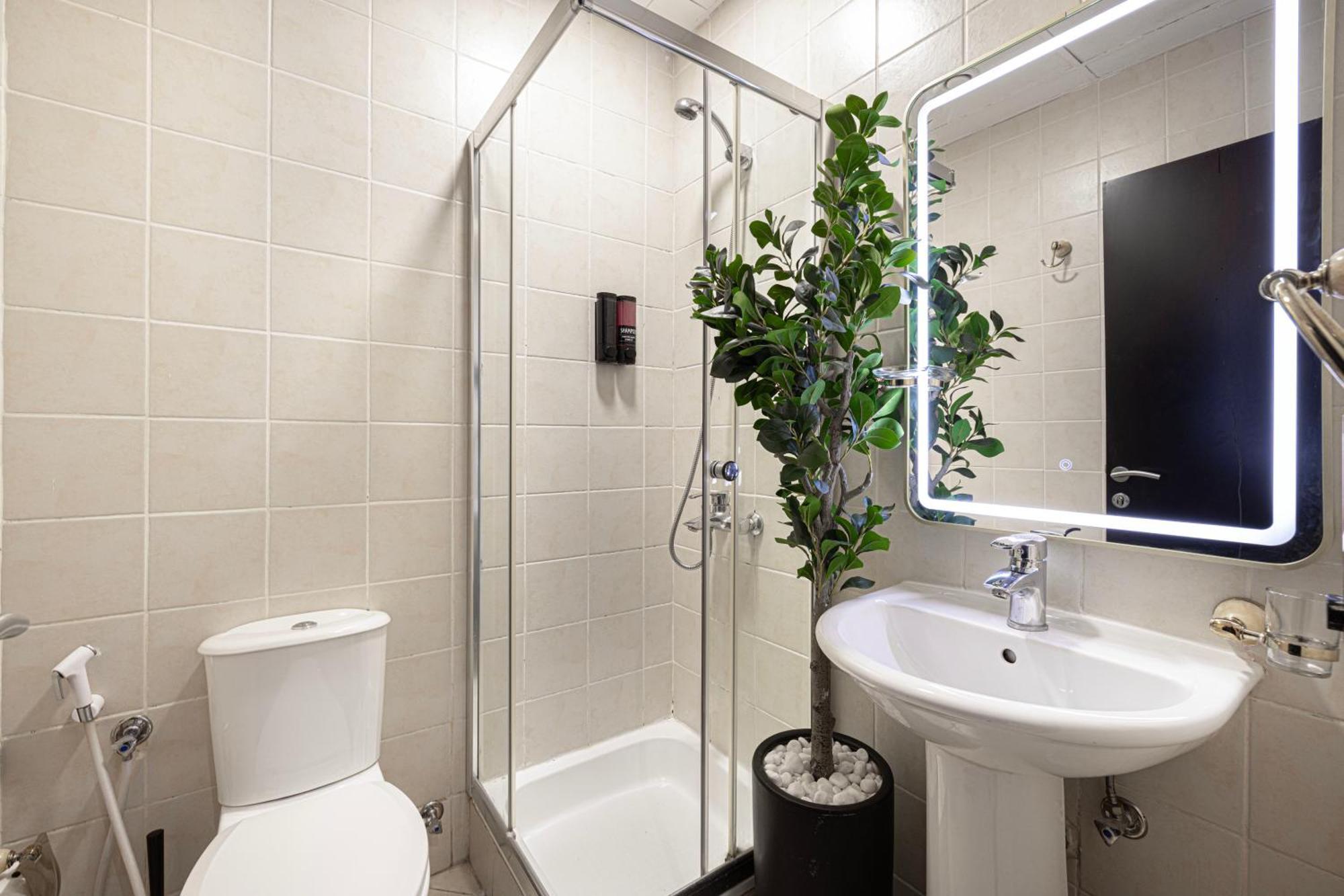 With Private Pool & Huge Terrace Overlooking The Marina Ferienhaus