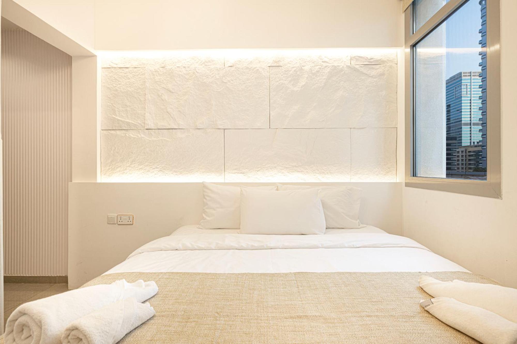 With Private Pool & Huge Terrace Overlooking The Marina Ferienhaus